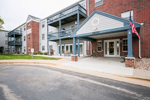 Image of Courtyard Grand Chute Apartments (1)