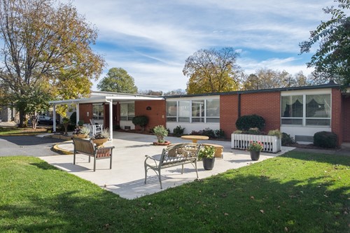Image of White Oak Manor - York (1)