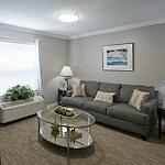 Allegro Fleming Island, senior living community offering independent living, assisted living, memory care, and respite care in Fleming Island, FL, apartment living room