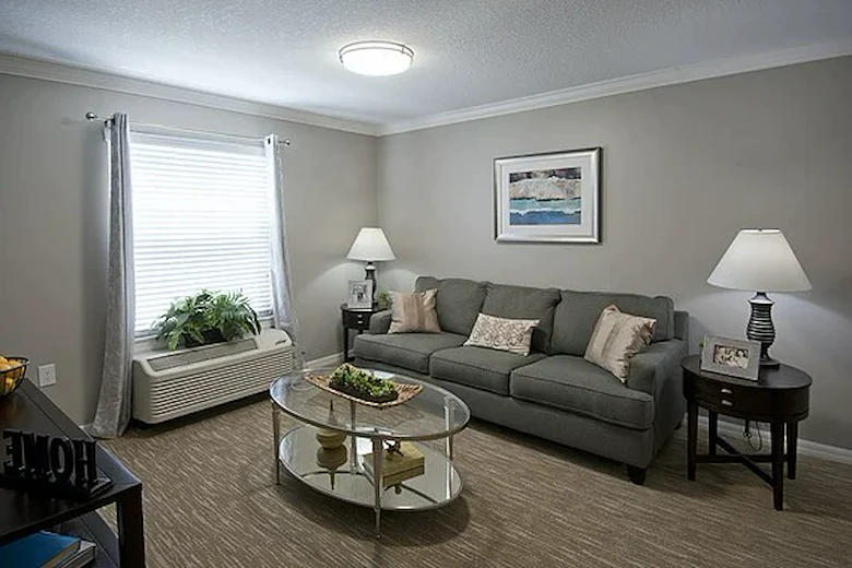 Allegro Fleming Island, senior living community offering independent living, assisted living, memory care, and respite care in Fleming Island, FL, apartment living room