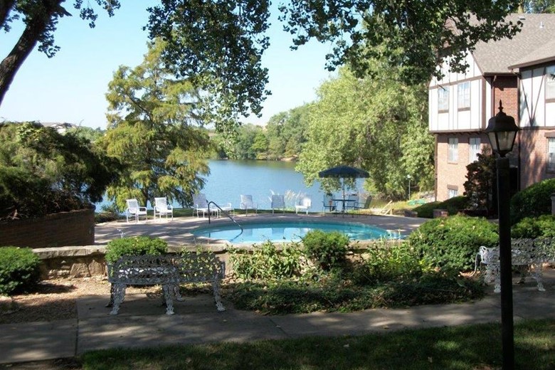 Image of Twin Lakes Apartments (4)
