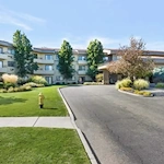 Image of Royal Columbian Retirement Inn (1)