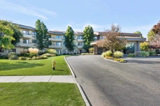 Image of Royal Columbian Retirement Inn (1)