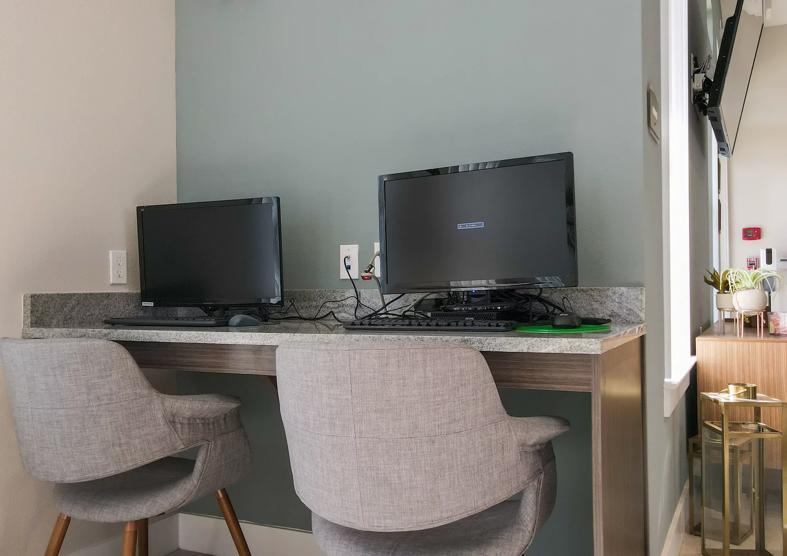 Banyan Reserve Seniors, senior living community offering active adult living and independent living in Lakeland, FL, computers for resident use