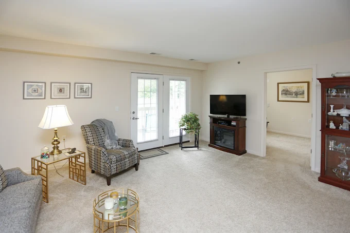 Willoughby Hills Senior Apartments community offering active adult living and independent living in Willoughby Hills, OH, apartment living room