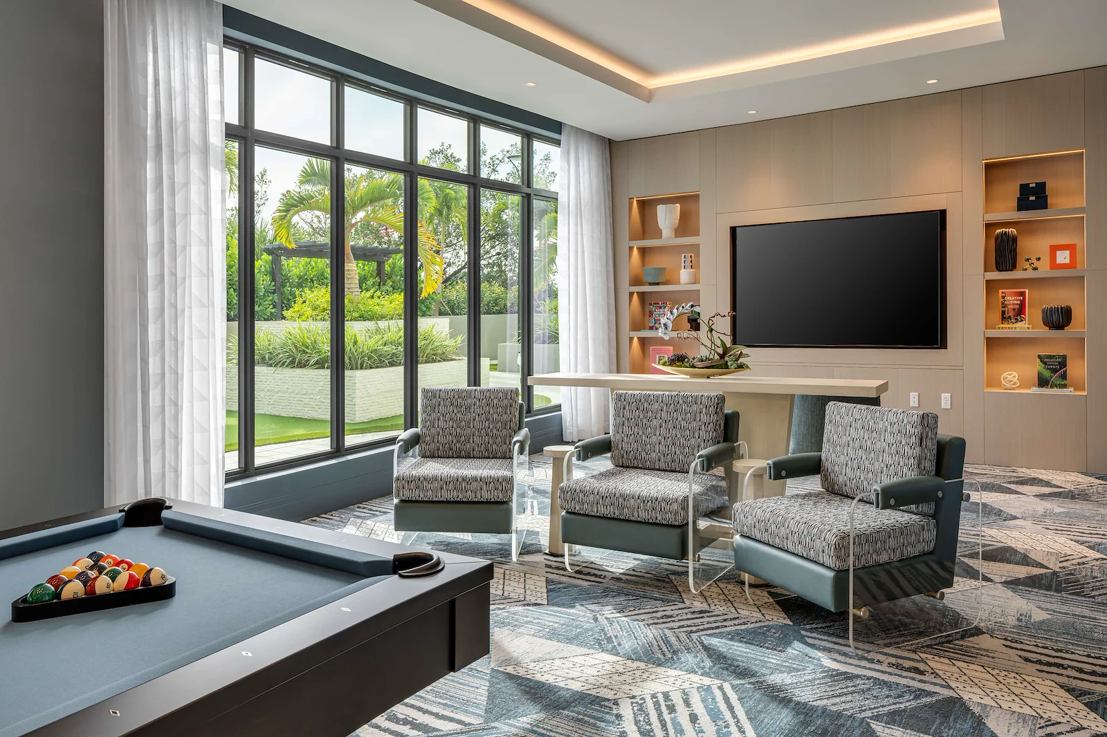 Allegro Fort Lauderdale, senior living community in Fort Lauderdale, FL, offering independent living, assisted living, memory care, and respite care, activities room with a pool table