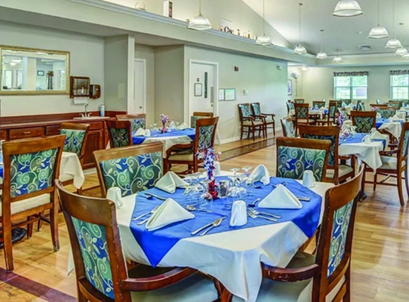 Image of Seasons Place (4)