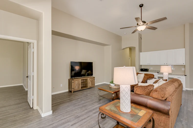 Image of Alder Leaf at Summit Shadows (3)