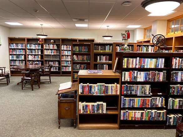 Avina of Milwaukee assisted living and independent living in Milwaukee, WI, grand library