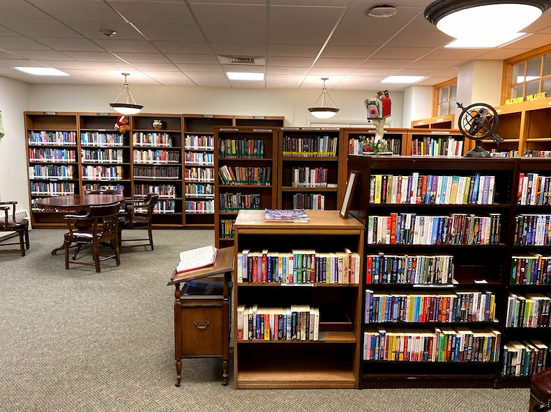 Avina of Milwaukee assisted living and independent living in Milwaukee, WI, grand library