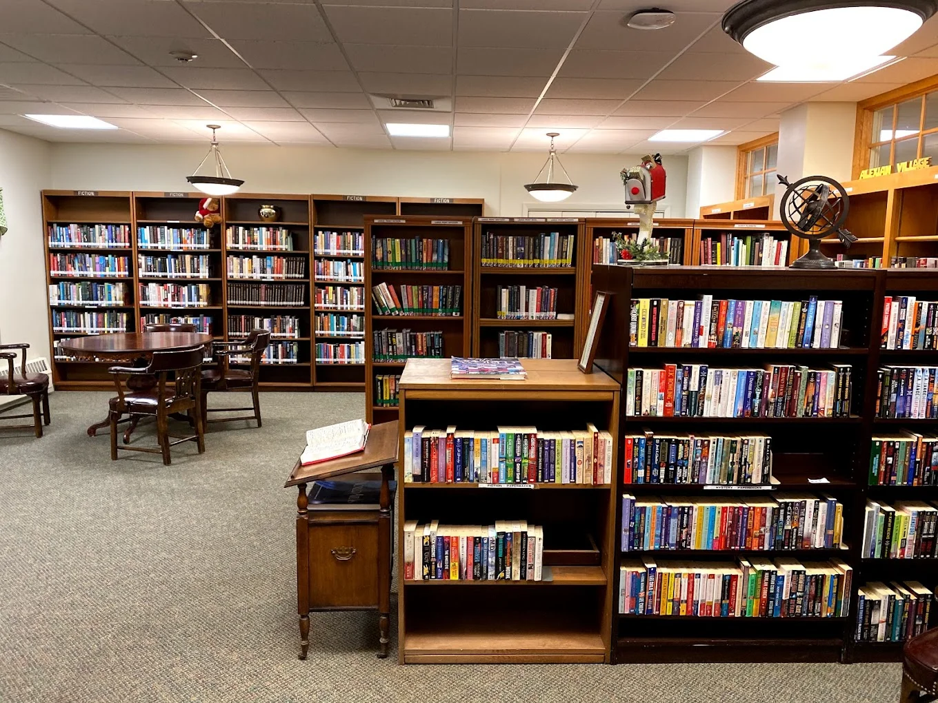 Avina of Milwaukee assisted living and independent living in Milwaukee, WI, grand library