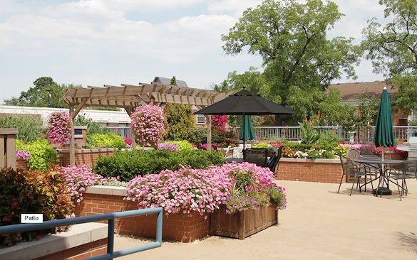 La Grange Pointe Independent Living Outdoor Patio