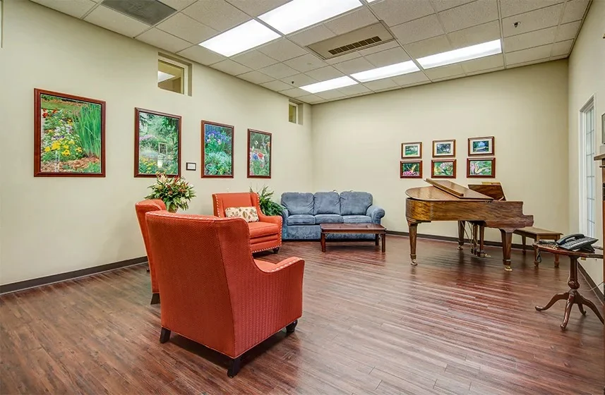 Image of Lake Oaks Apartments (2)