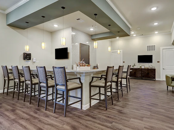 Lounge or dining area at Pinnacle Grove Senior Living