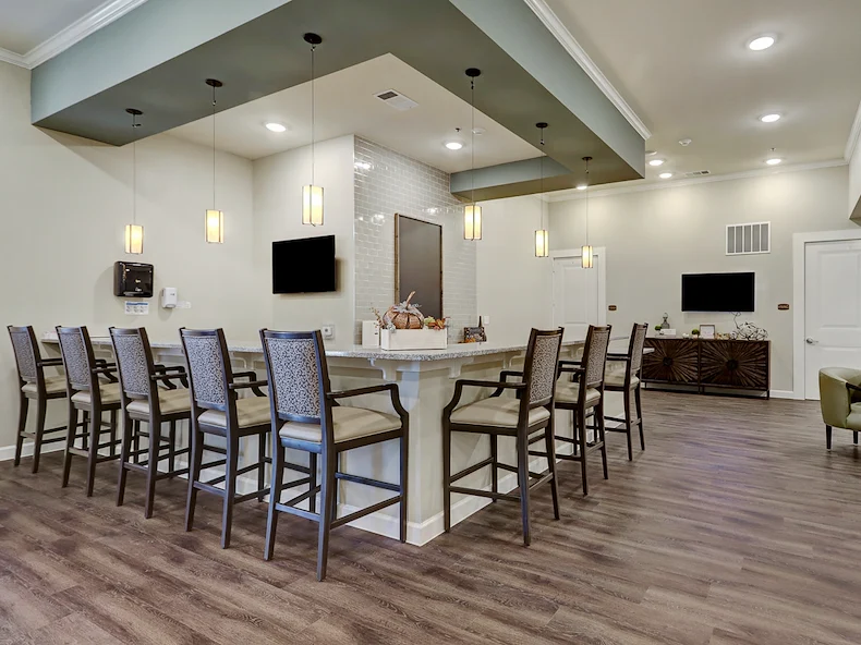 Lounge or dining area at Pinnacle Grove Senior Living