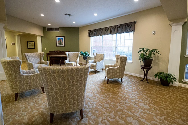 Brookdale Franklin Independent Living in Franklin, TN, common sitting area