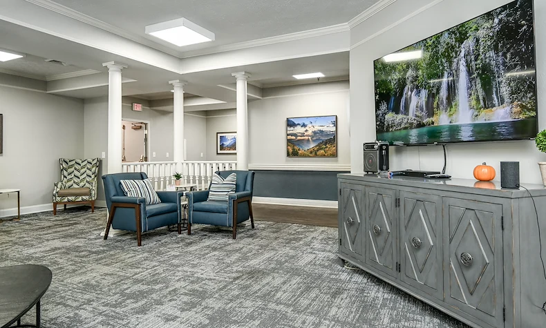 Charter Senior Living of Cleveland common sitting area