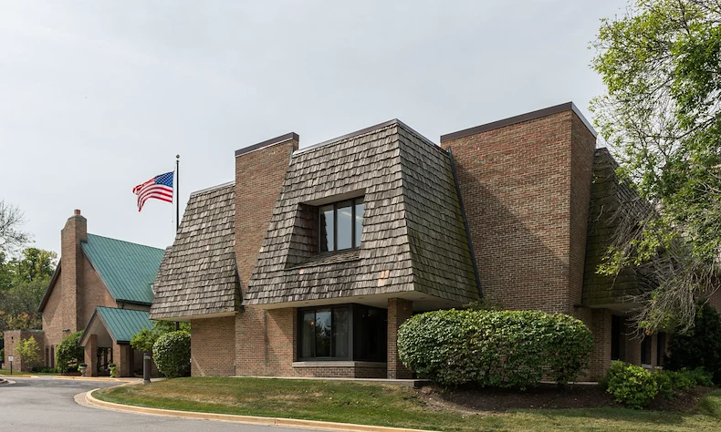 Image of The Pearl Of Hinsdale (1)