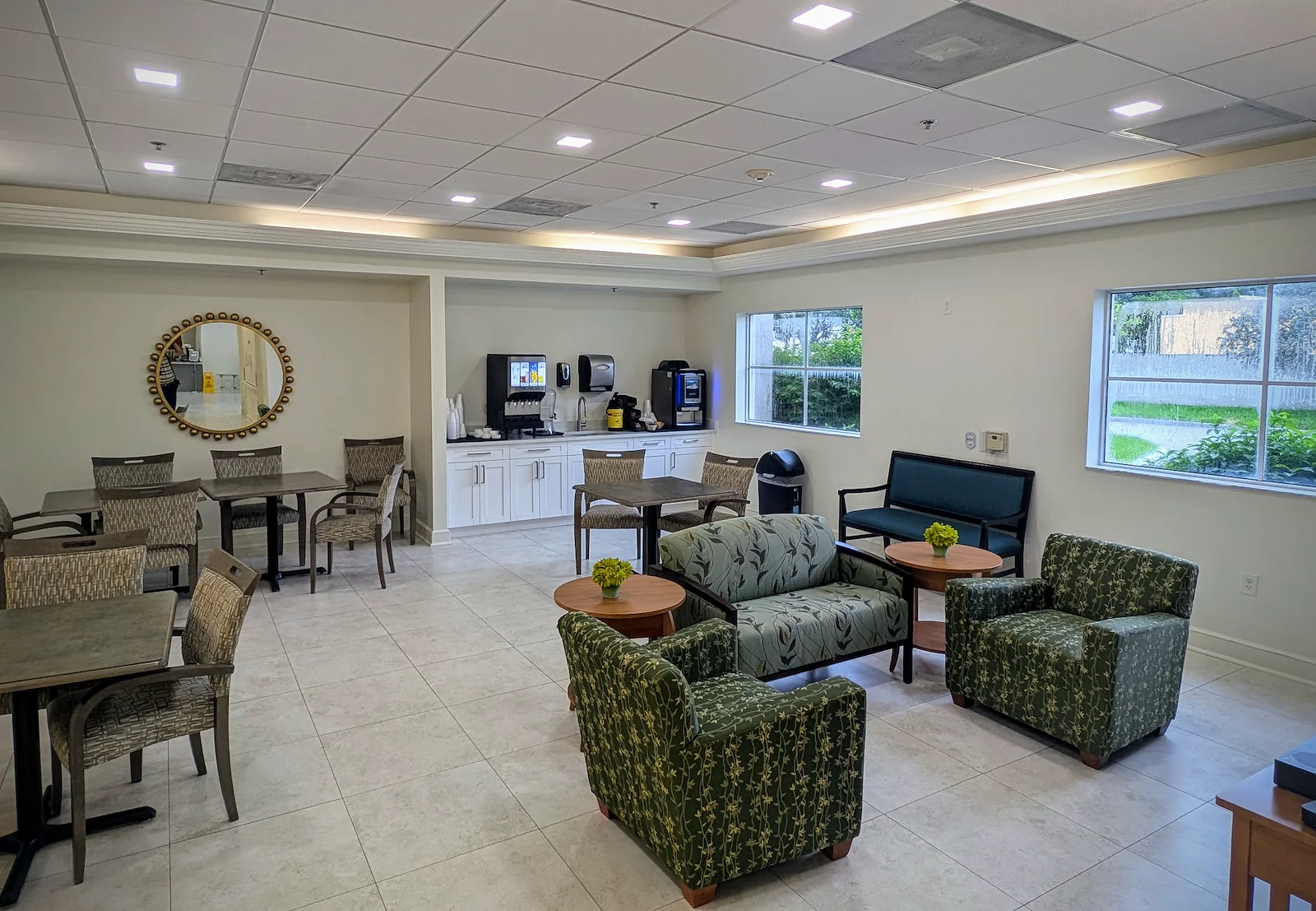 Lenox on the Lake senior living community offering assisted living and memory care in Lauderhill, FL, community dining and socializing area with tables and chairs