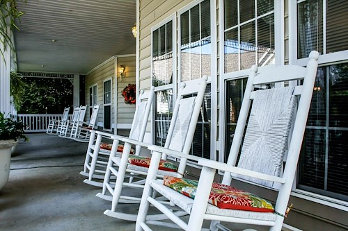 Charter Senior Living of Cookeville outdoor seating