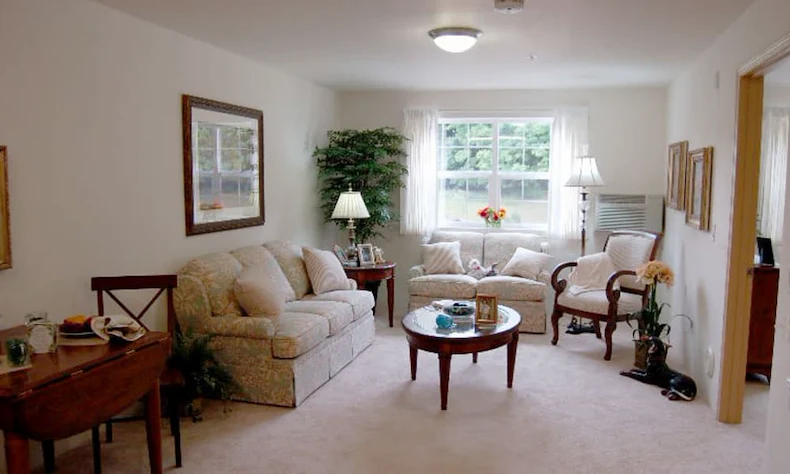 Carolina Estates Gracious Retirement Living Hawthorn Senior Independent Living in Greensboro, North Carolina living room