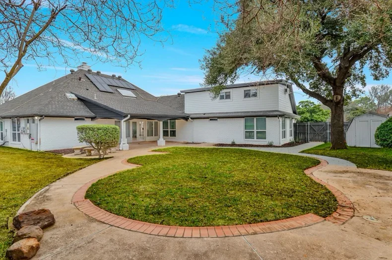 Image of Silver Leaf Hurst (1)