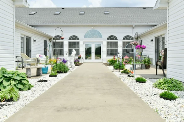 Image of Garden Place Red Bud (3)