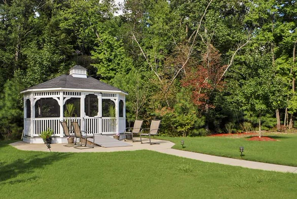 Colonial Harbor Gracious Retirement Living Hawthorn Senior Independent Living in Yorktown, Virginia outdoor gazebo