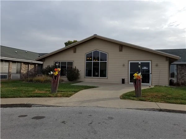 Image of Pin Oaks Living Center (1)