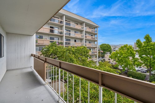 Image of Baywood Apartments (4)
