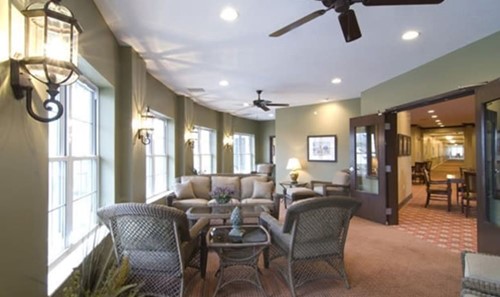 Image of Armour Oaks Senior Health & Rehab (3)