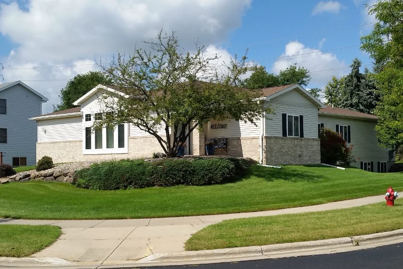 Timberwood Lodge - Located in a residential are - just like home