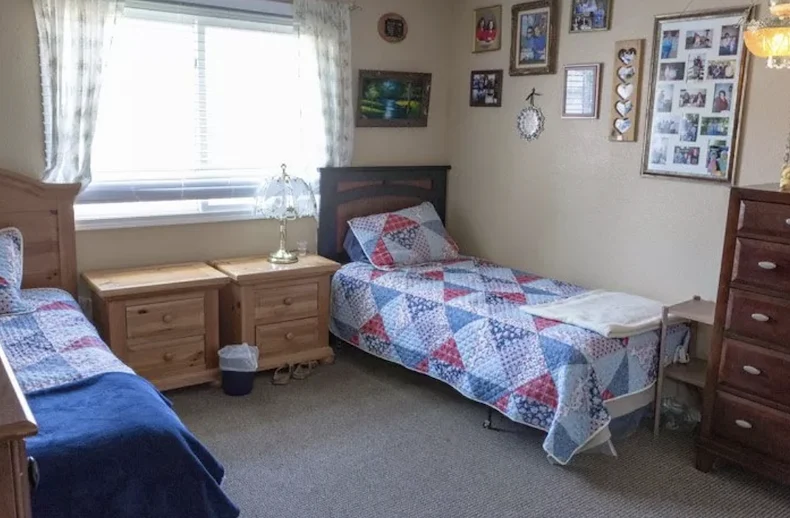 Image of Ashley Manor - Highmont (2)