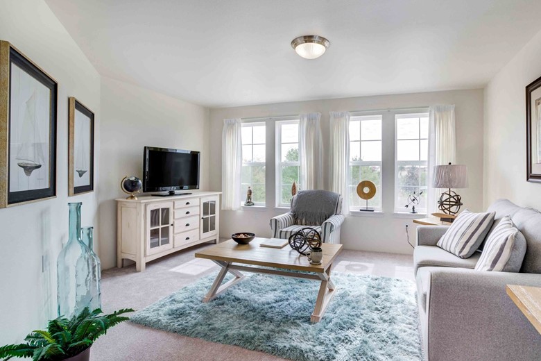 Shads Landing Gracious Retirement Living Hawthorn Senior Independent Living in Charlotte, North Carolina apartment living room