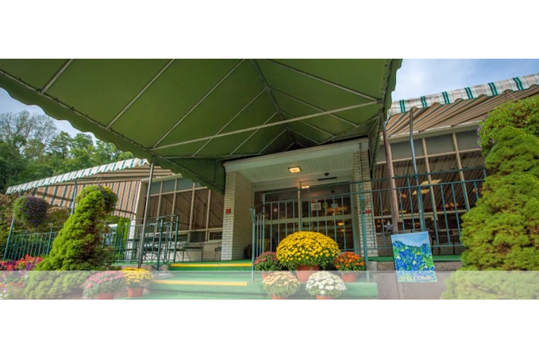 Image of Complete Care At Middlebury (1)