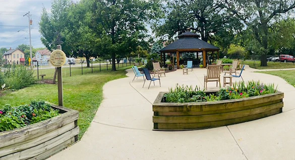 Prime Healthcare Senior Living – Fox Knoll Village in Aurora, IL, outdoor sitting area