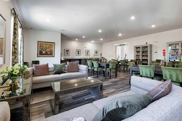 Image of Ivy Point Kingwood (4)