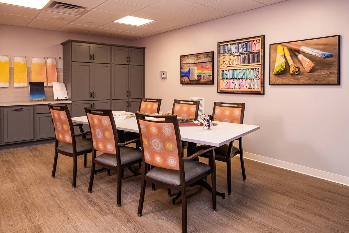 Independent living, assisted living, memory care, and respite care at Broadwell Senior Living – Plymouth in Plymouth, MN, arts and crafts room