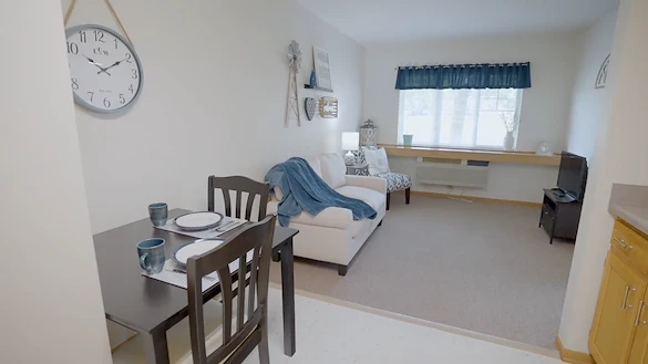 Image of Oakland Manor (8)