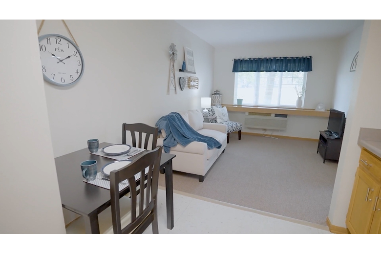 Image of Oakland Manor (8)