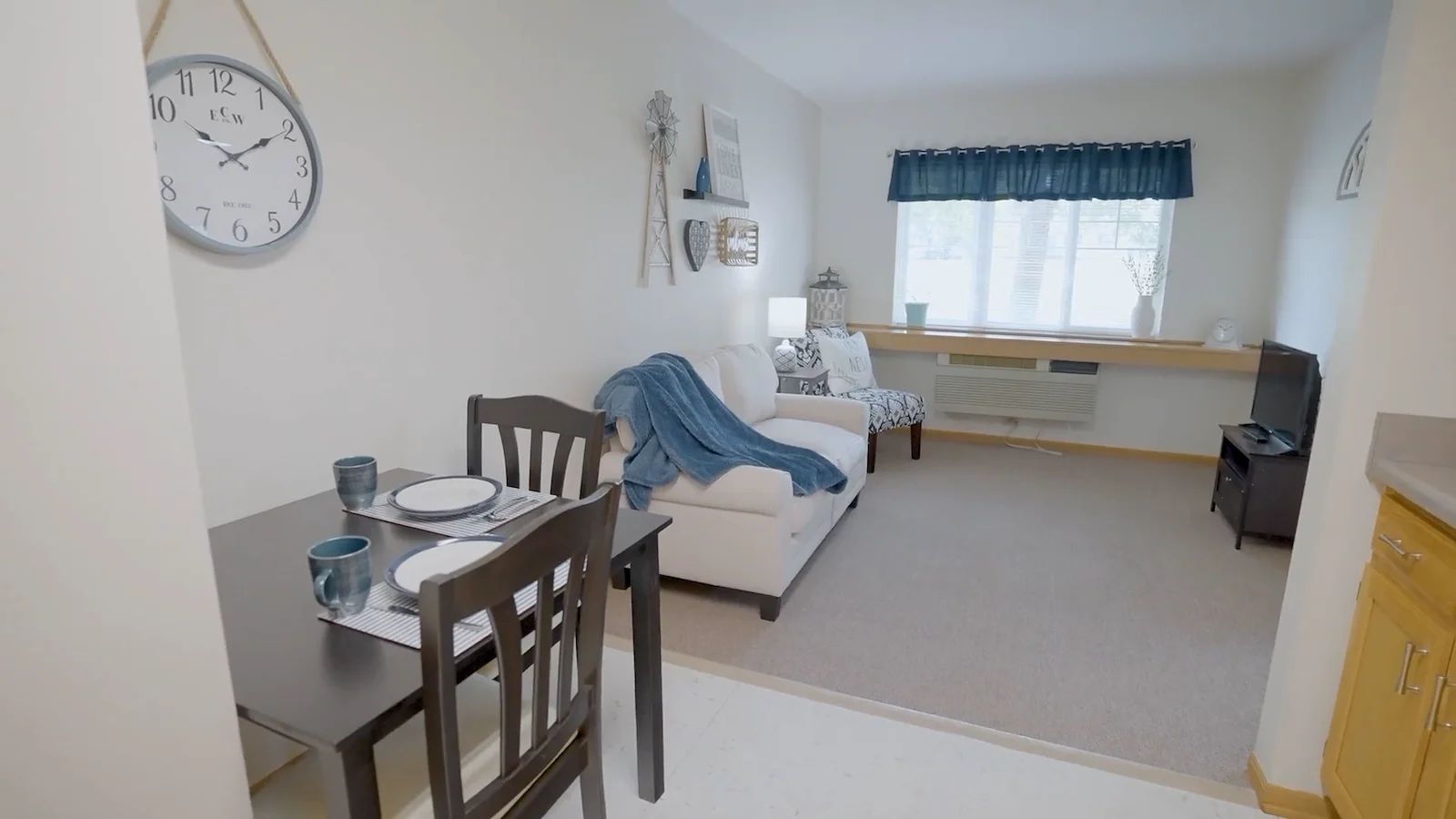 Image of Oakland Manor (8)