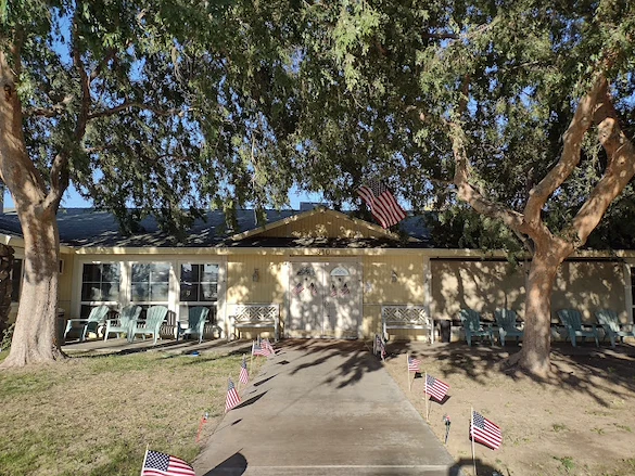 Image of Redwood Senior Living Bakersfield (1)