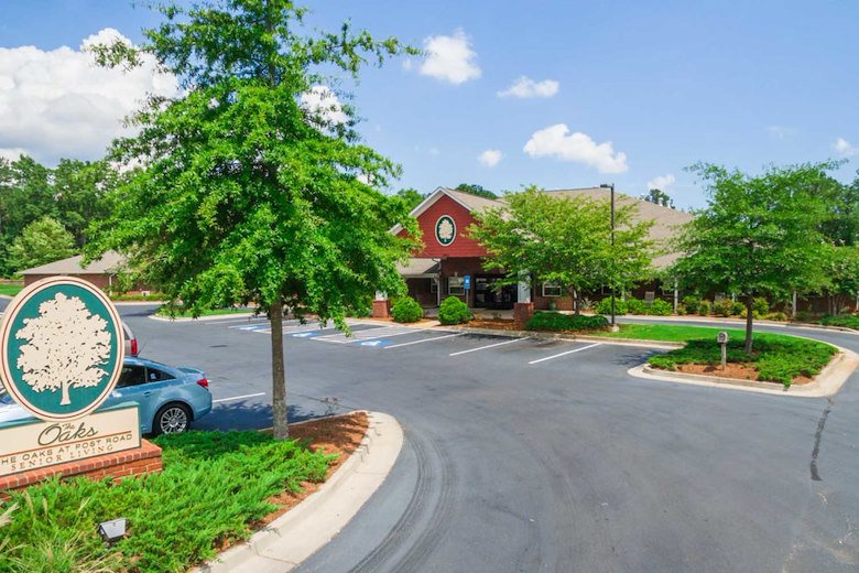 Image of Oaks at Post Road (1)