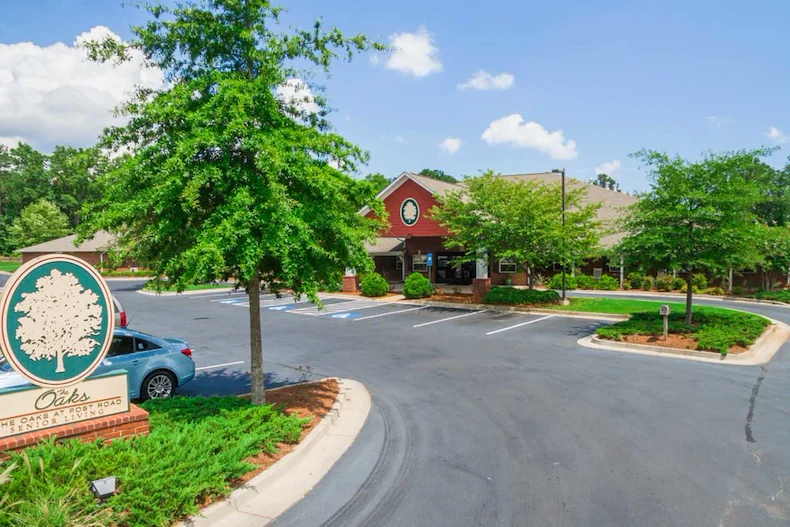 Image of Oaks at Post Road (1)