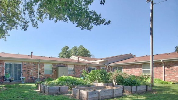 Image of West Edison Plaza Apartments (9)