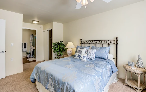 Salishan Gracious Retirement Living Hawthorn Senior Independent Living in Spring Hill, Florida apartment bedroom