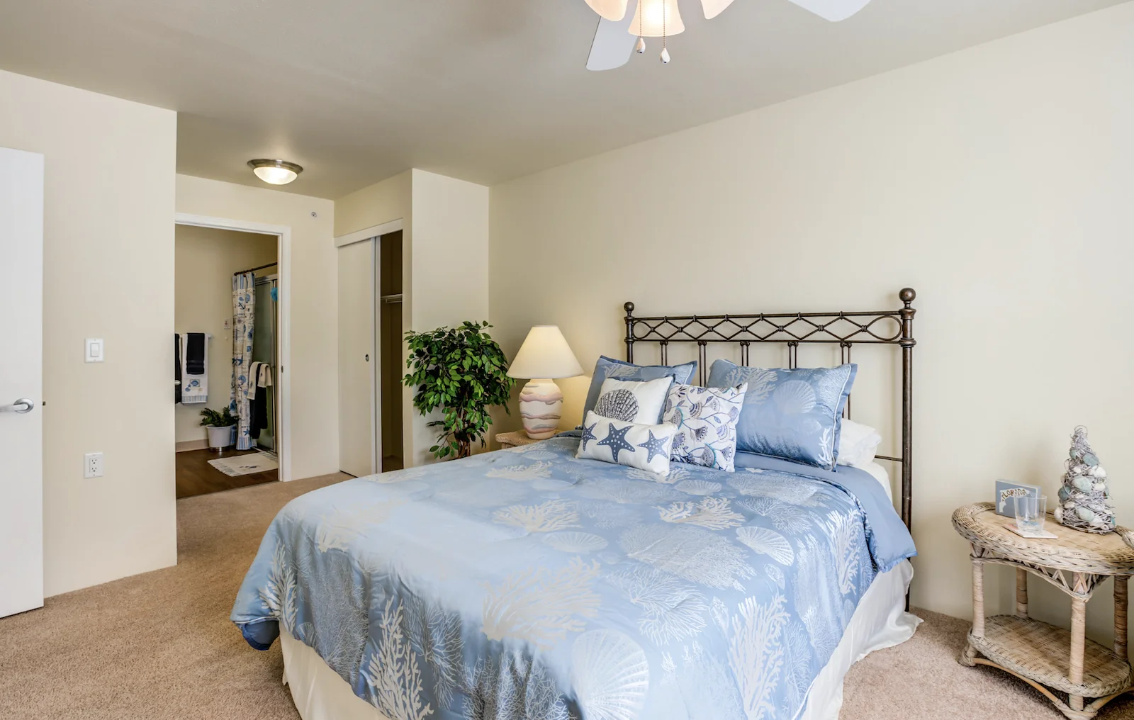 Salishan Gracious Retirement Living Hawthorn Senior Independent Living in Spring Hill, Florida apartment bedroom