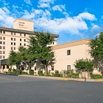 Image of Holiday Lincoln Tower (1)