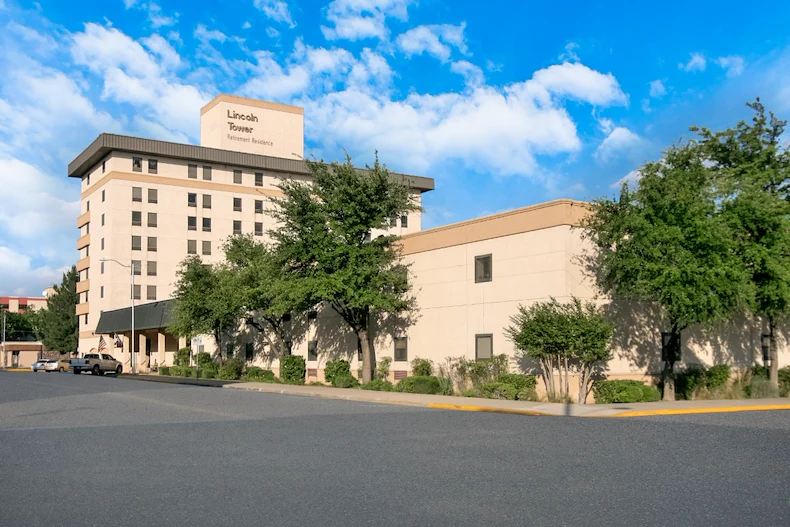 Image of Holiday Lincoln Tower (1)