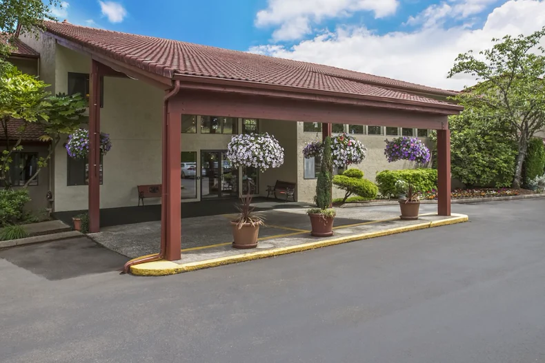 Image of Holiday Regent Senior Living (1)